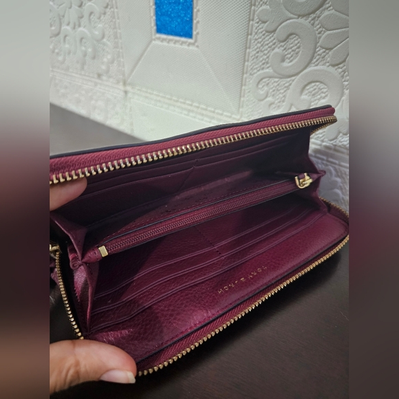 *Authentic Tory Burch zip around wallet - Picture 4 of 11
